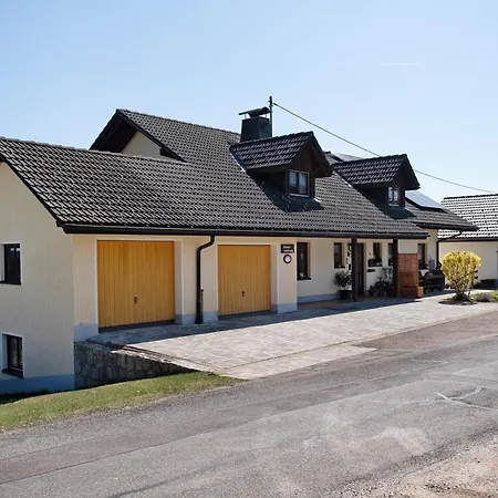 Kornelia Ebner Apartman *